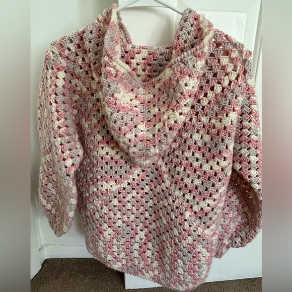 Nice and warm hand-knitted hooded jacket. - Picture 2 of 3